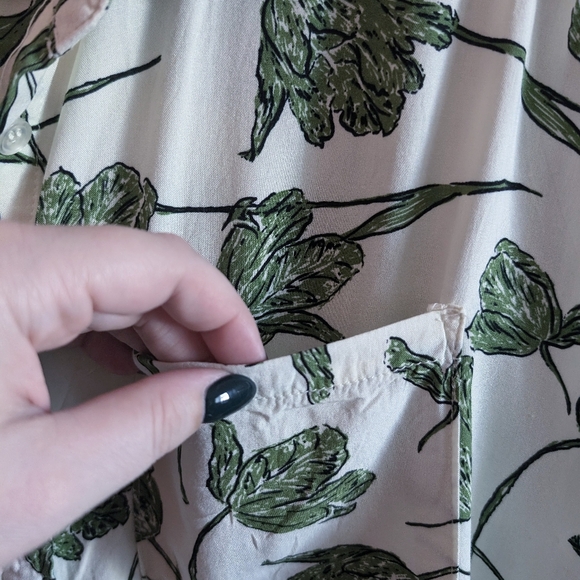 Velvet Heart Floral Button Down - Picture 5 of 9